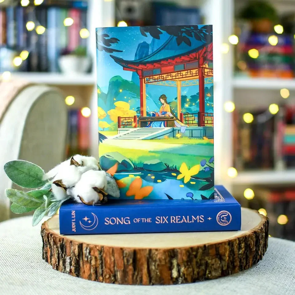 OwlCrate 'TRAVERSE THE REALMS' Box - Image 3